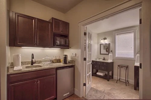 Serenity Bliss - Downtown Retreat with Pool & Hot Tub