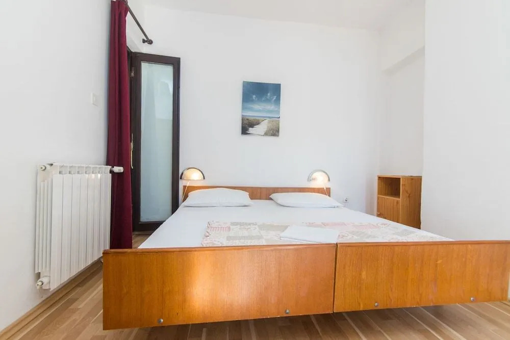 Apartments Crljenko