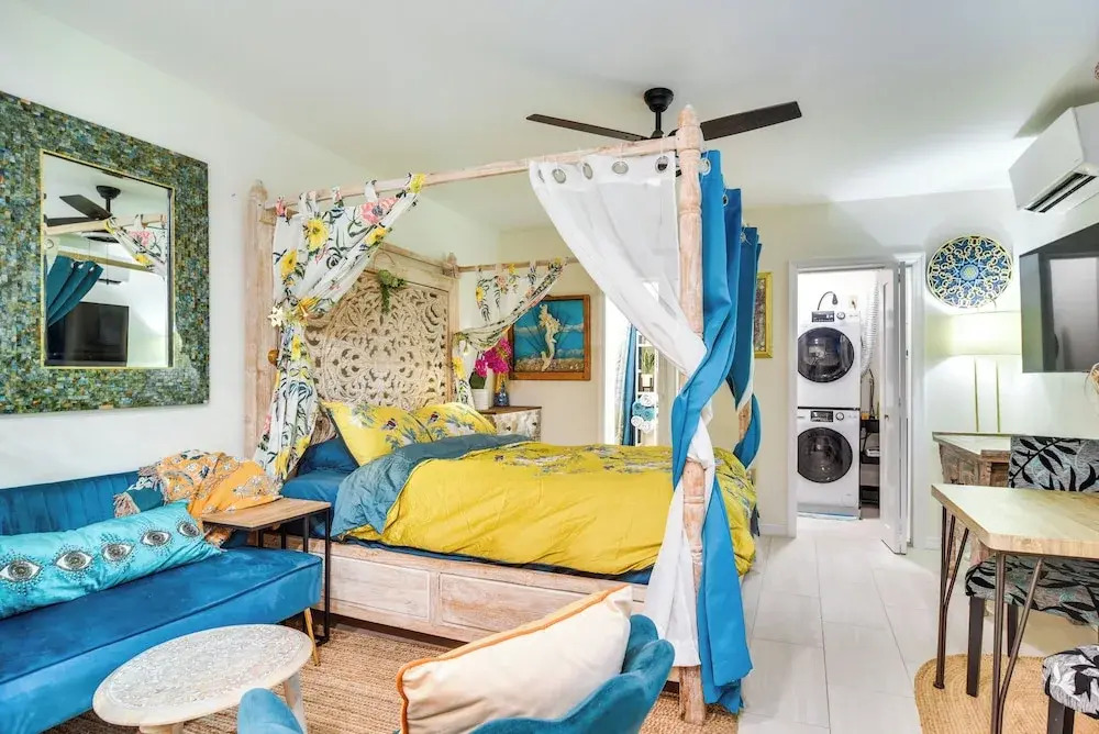3 Mi to Vinoy Park: St Petersburg Gem w/ Patio!
