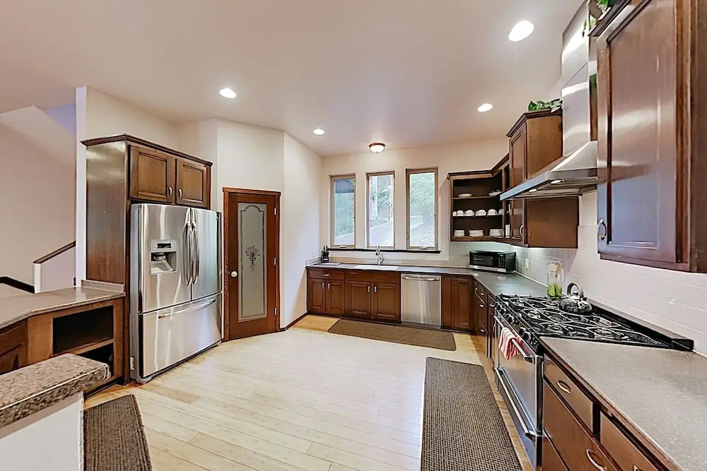 New Listing! Serenity Lake House On The Siltcoos 3 Bedroom Home