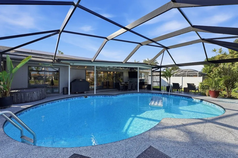Waterfront Luxury Micro Resort Heated Salt Pool 4 Bedroom Home