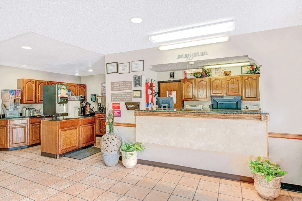 Super 8 by Wyndham San Antonio/Fiesta