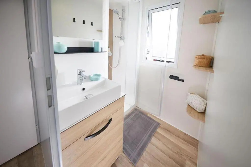 Mobile home 3 chambres 2 salles de bains dans camping 4 étoiles aux charmettes MH k168
