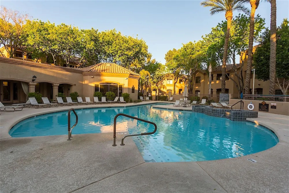 Canuck Condo 2 BR by Casago