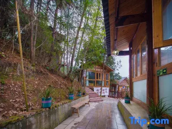 ASTRIA | Moruo Qixin Mountain House (Zhangjiajie National Forest Park West Gate)