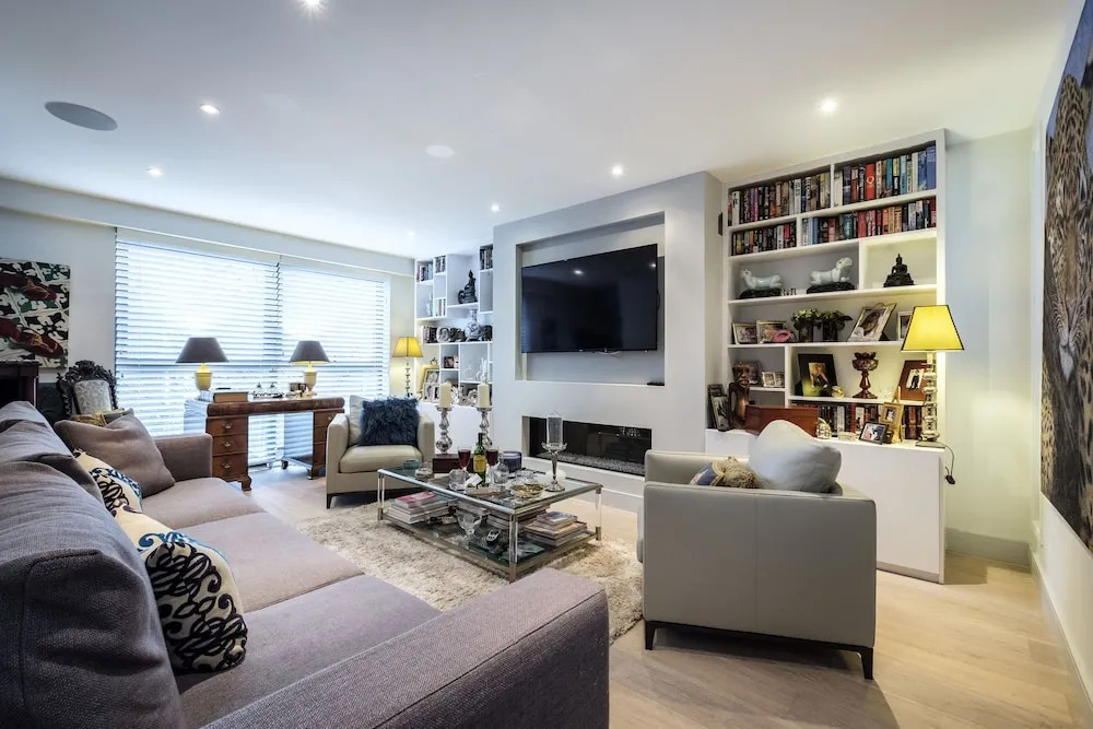 Contemporary Burntwood Grange Demeure - TFR