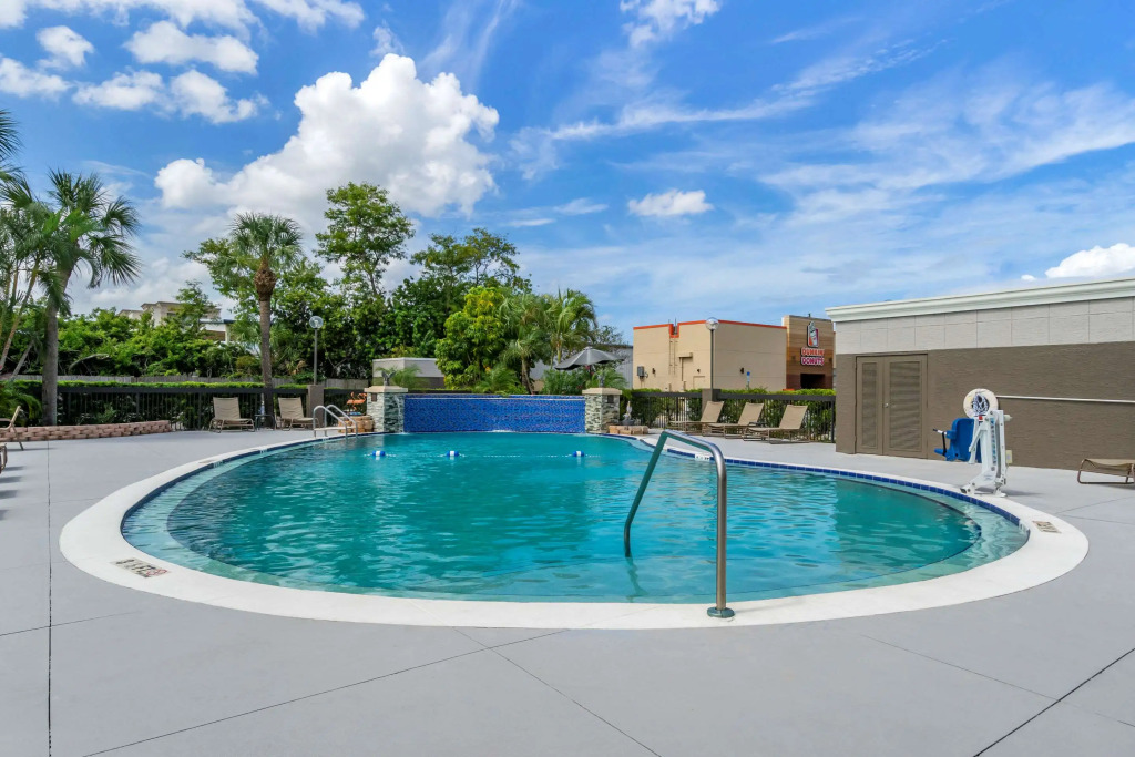Comfort Inn & Suites St Pete - Clearwater International Airport