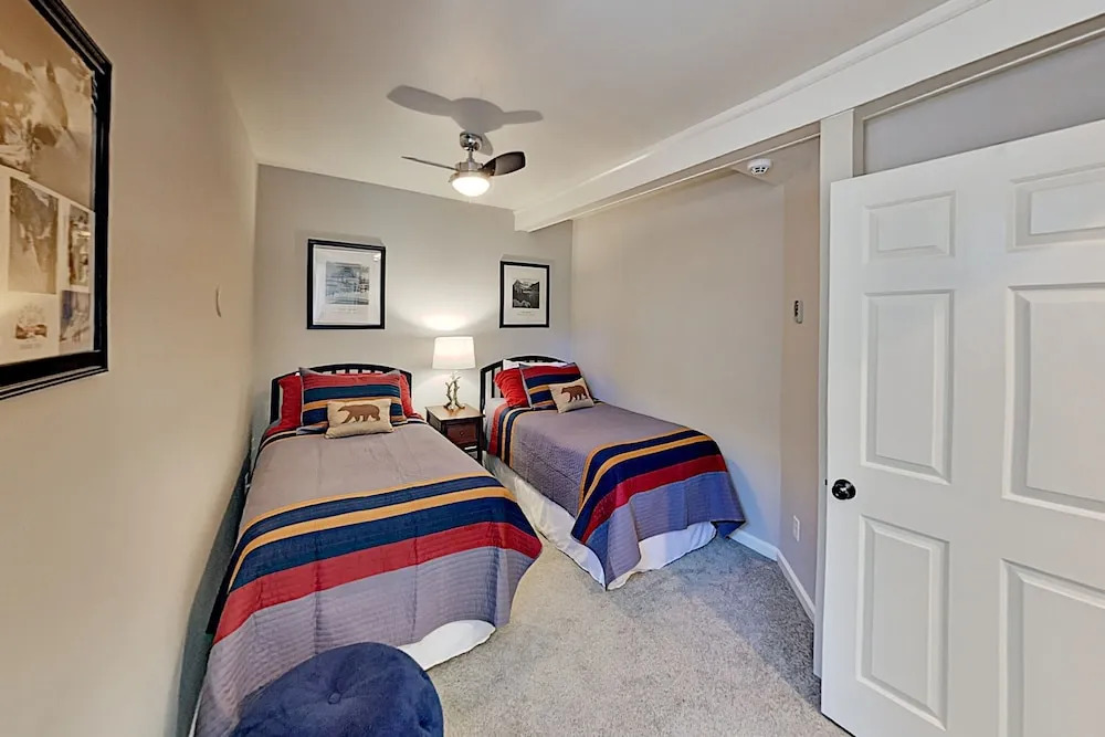 Old Town Hideaway - Steps To Main Street & Resort 2 Bedroom Condo