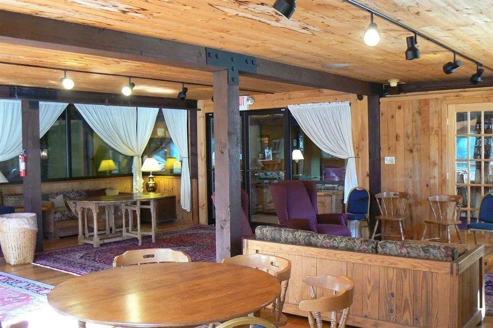 Snowy Owl Inn - a Waterville Valley Hotel