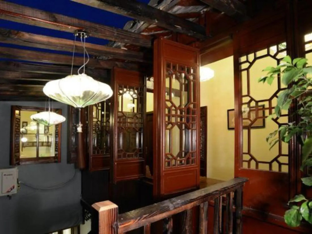 Zhouzhuang Hanshe Ziteng Bieyuan