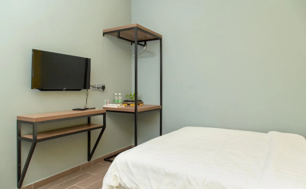 Frame Hotel