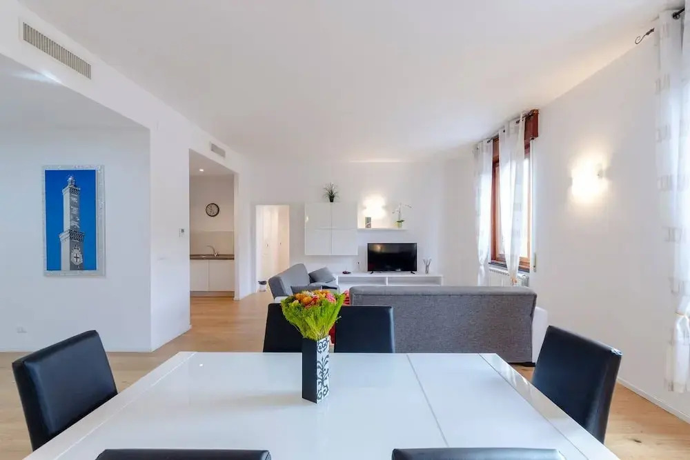 Altido Perfect Apartment in the City Centre
