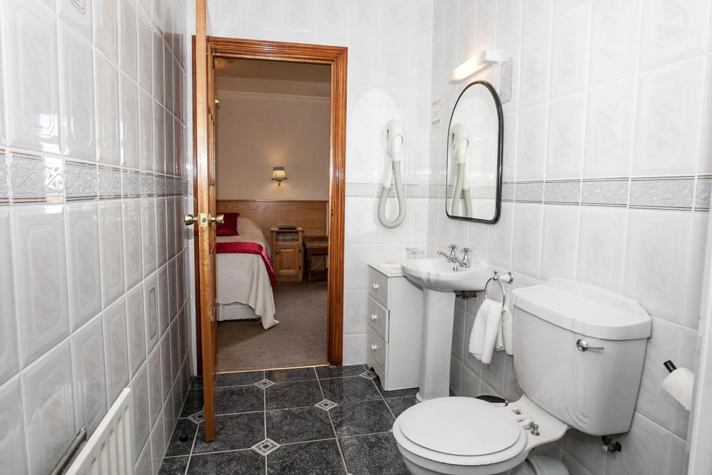 Ardmor Country House