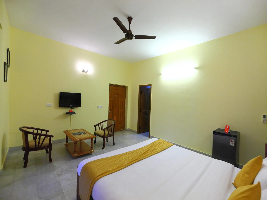 Golden Flowers Inn - Ekkatuthangal