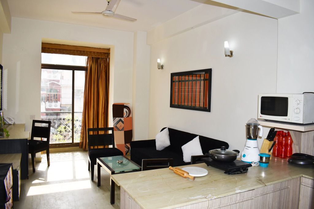 1 Bhk Serviced Apartment Near Fortis Hospital