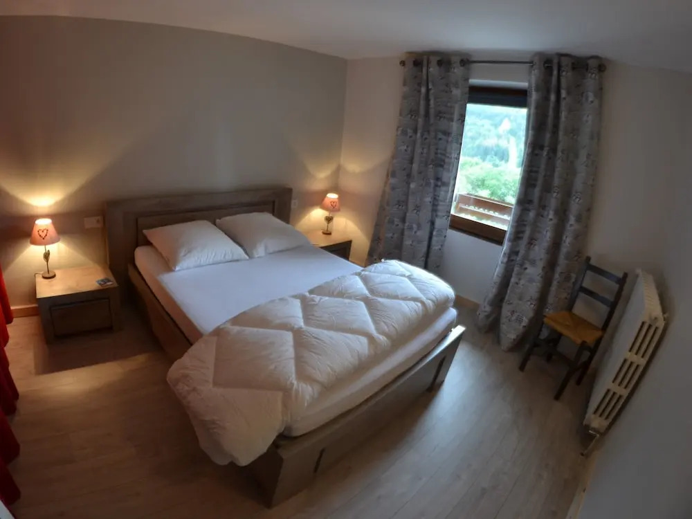 Ski Peak - Chalet Dibona, cosy log fire evenings 200m from the slopes
