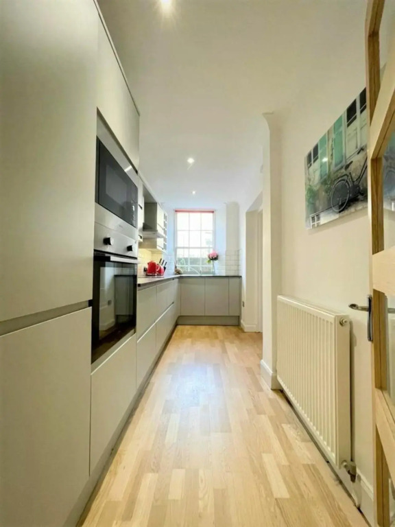Elite 3 Bed New Town Apt with Private Walled Garden
