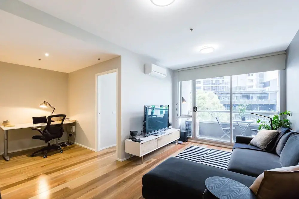 SANDRA, 1BDR Carlton Apartment
