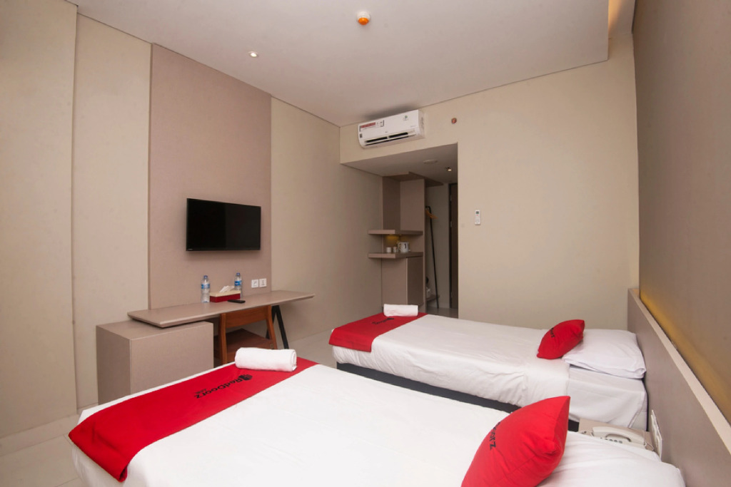 RedDoorz Plus @ Jakarta International Equestrian Park