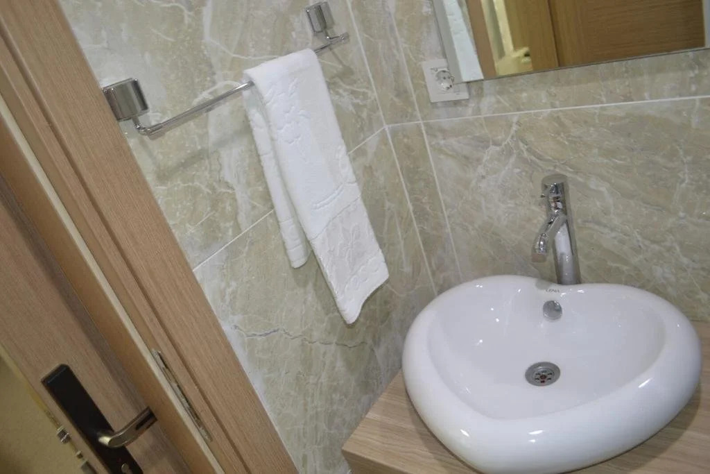 Roz Otel