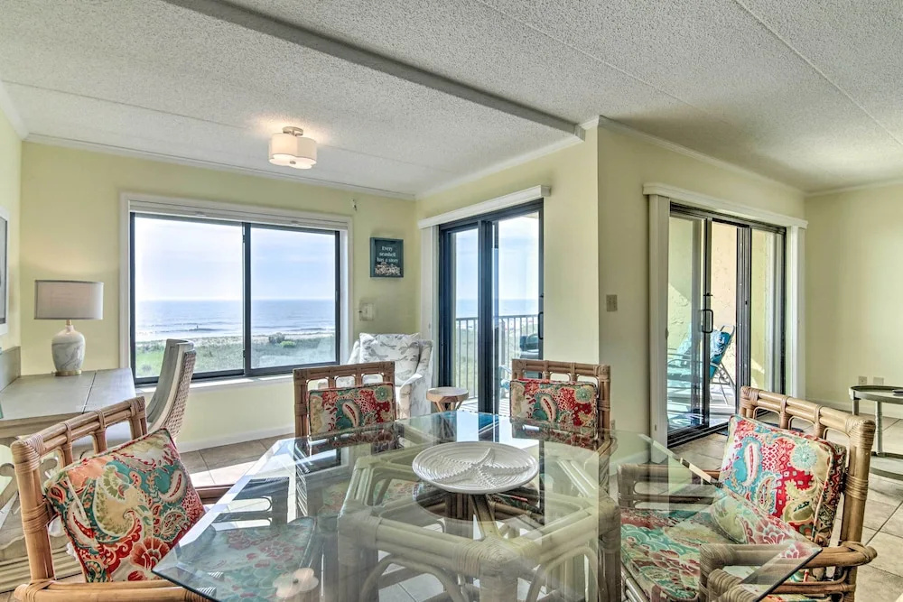 Balcony & Beach Access: Inviting Ocean City Condo