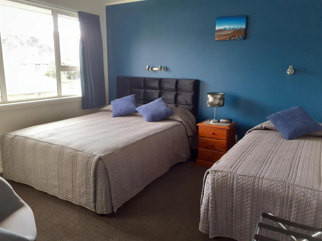 AAA Thames Court Motel