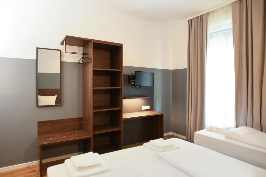 Hotel Apadana Frankfurt