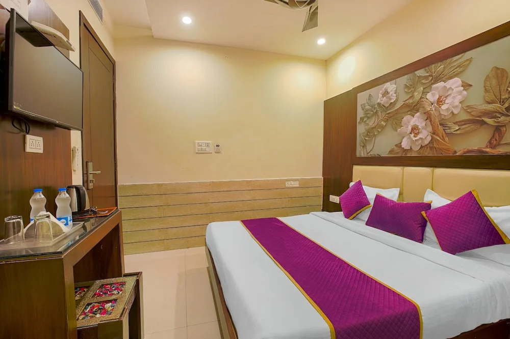 Hotel Crown, Near Golden temple