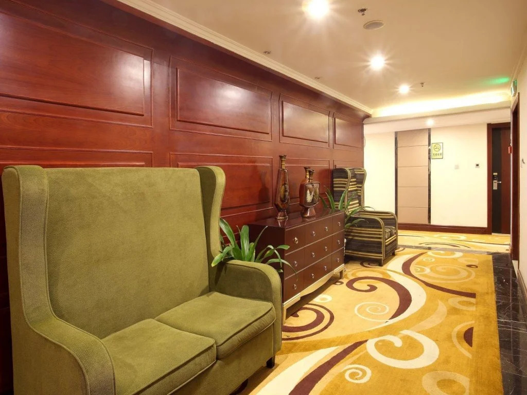 Ray Gine Hotel