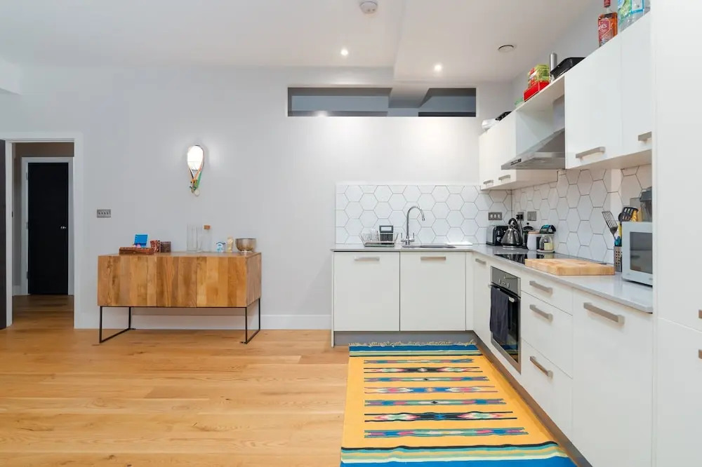 Stunning 2br Home W/Garden, 20 Min To Central!