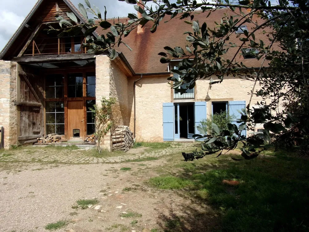 Gîte LAnge Blanc 12 chambres, 28 personnes, piscine couverte chauffée