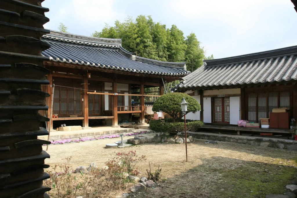 Geochang Choongsindang Donggae Jeongon Gotek