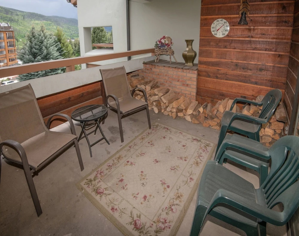 Snowfox #302 2 Bedroom Condo by RedAwning