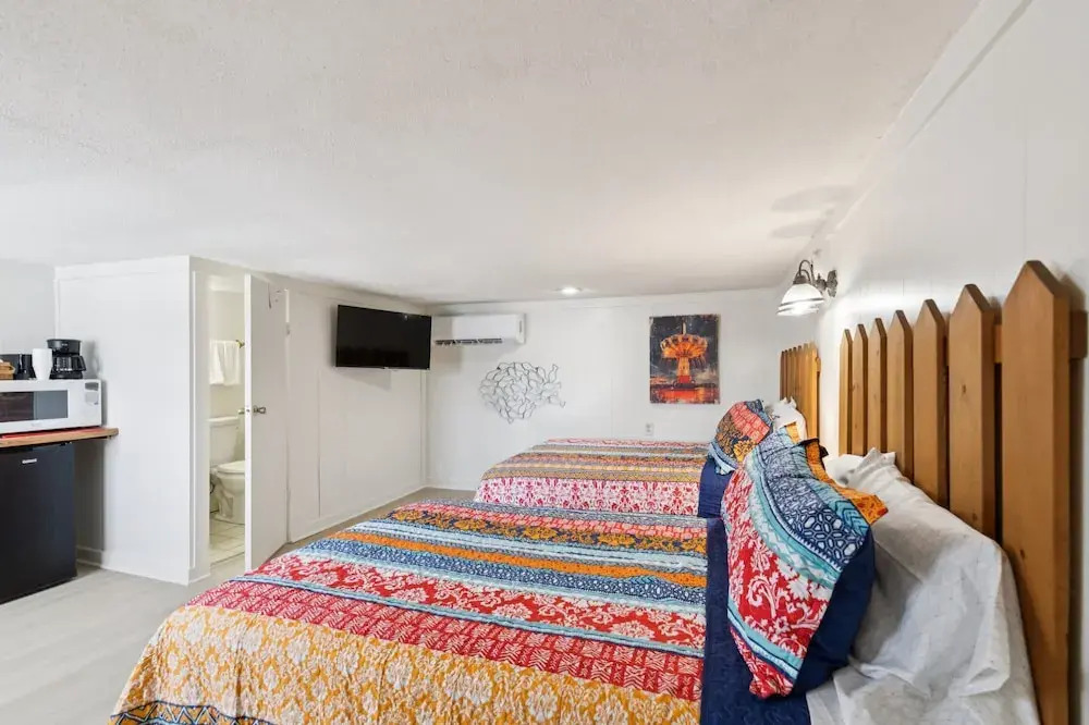 Dave's Last Resort Poolside - Long Stay Discount - Relaxing Cabin 3 1 Bedroom Hotel Room