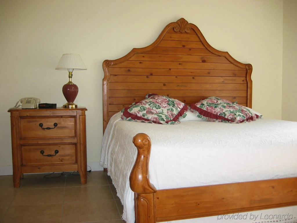 Lido Islander Inn