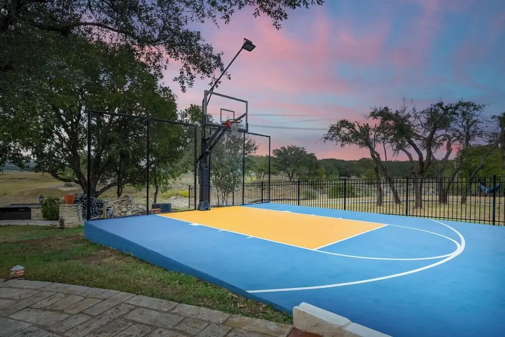 Luxury Lake Life - Boat Dock, Outdoor Kitchen, Basketball Court, Game Room & Bar