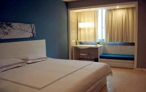 Today Inns Xiangtan Jiefang Road(五彩今天连锁酒店(湘潭解放路店))