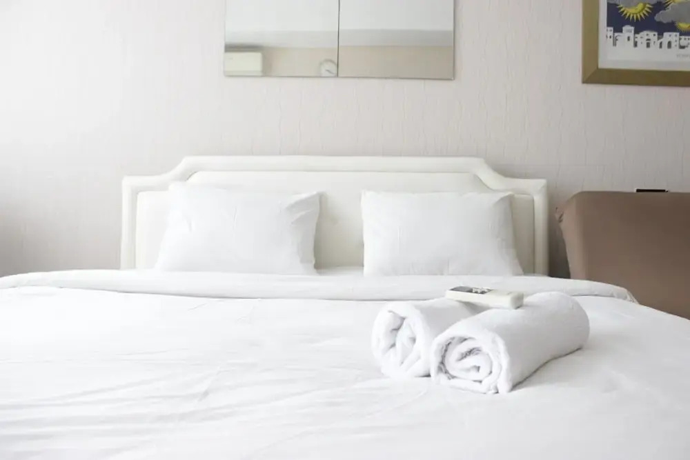 Bright Studio Room at Dago Suites Apartment near ITB