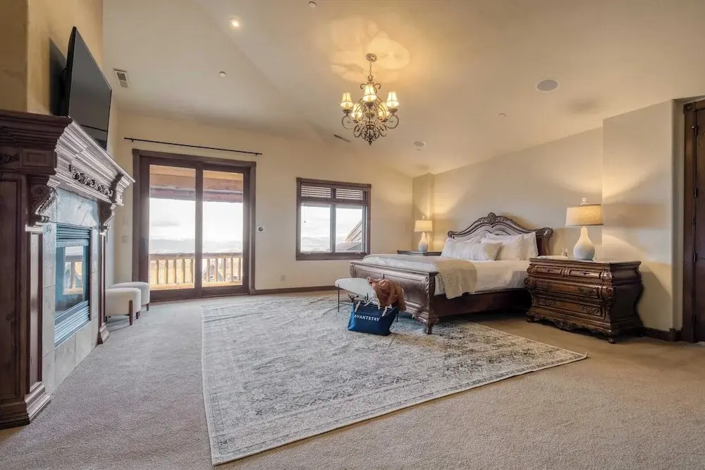 High Meadow by Avantstay Alpine Views w/ Indoor Pool, Hot Tub & Open Floor Plan