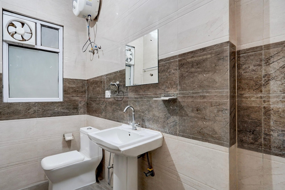 Townhouse Hotel Sec- 54 Golf Course Road