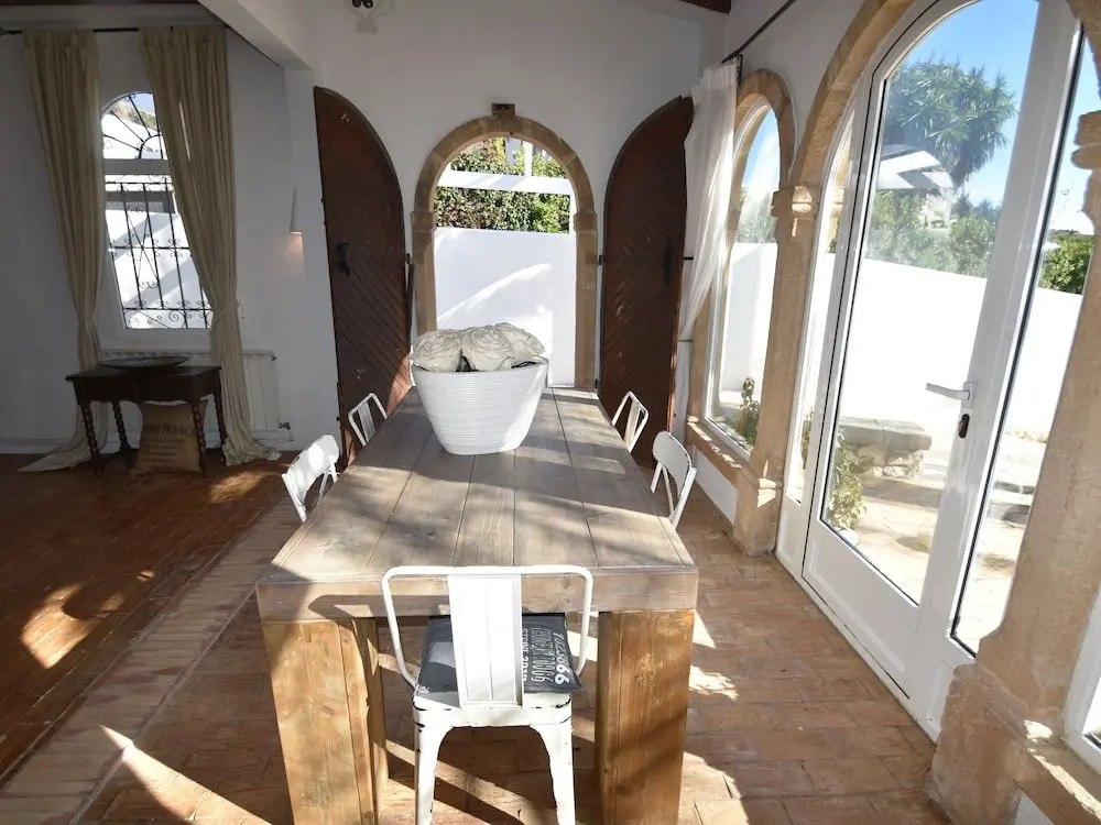 Spanish Villa with Spacious Terrace & Pool near Beach