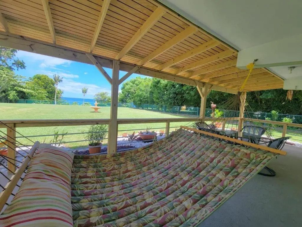 Beach access 2 bdr - WiFi - Hammock - Kitchen-The Reef 2