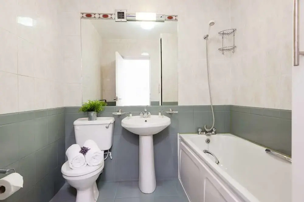 FG Property - Earls Court Cromwell Sherborne I