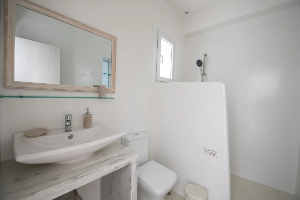 Luxury 1 Bedroom Apartment with Private Pool 4A