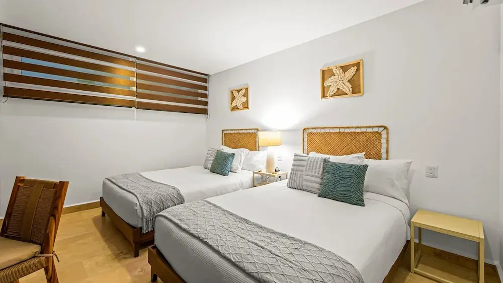 Stylish Beachfront 2BR - Balcony & Pools