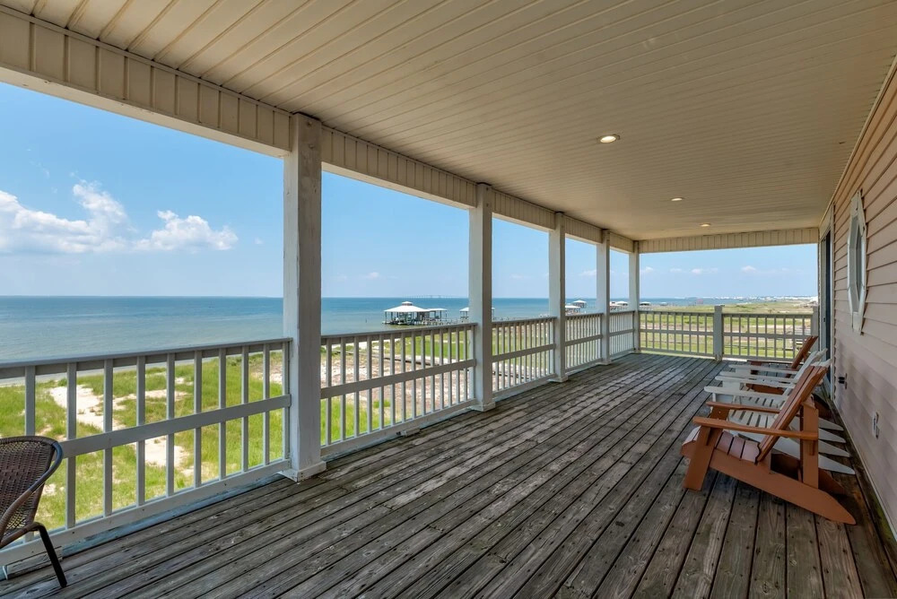 Ricky Mos' Island Oasis - 2628 Bridgeview 4 Bedroom Home by Redawning