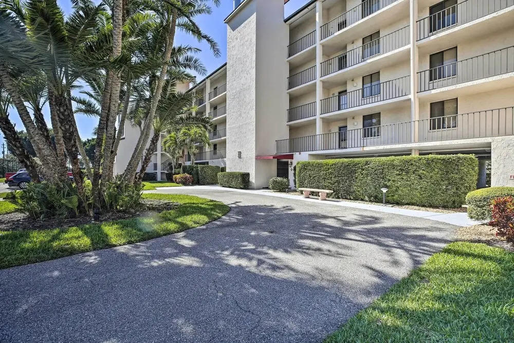 Sunny Siesta Key Condo w/ Beach Access + Pool!