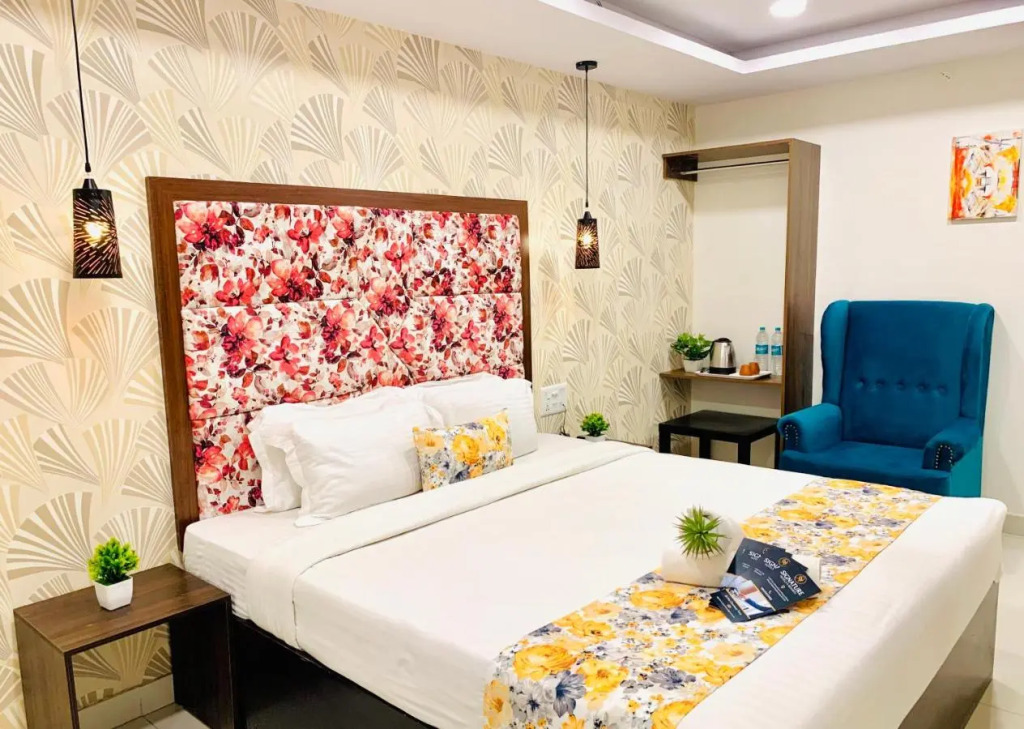 Hotel oak by Mega Groups