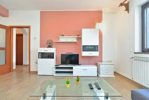Apartments Gracijano 1724