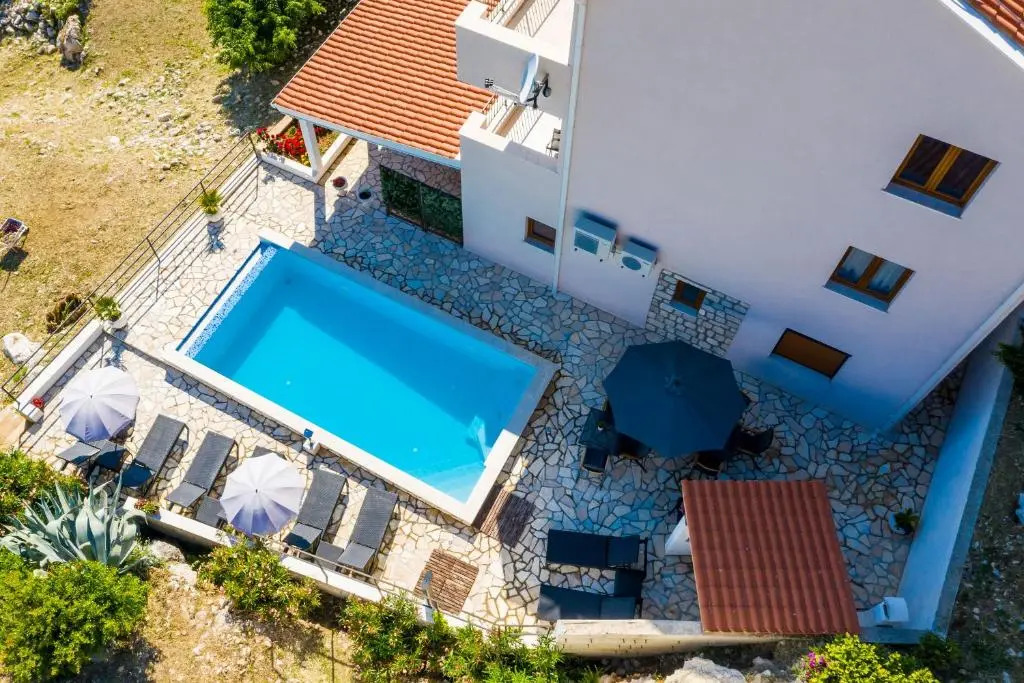 Apartments Villa Made 4U